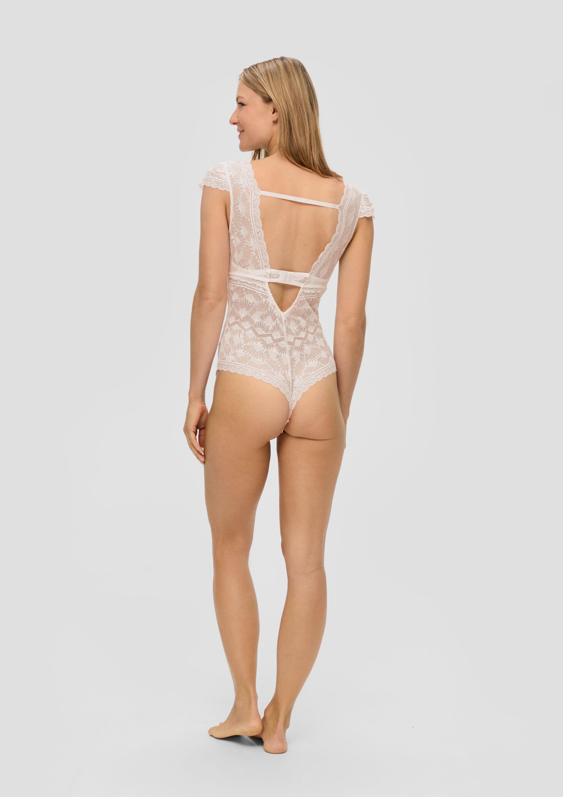 Spitzenbody mit Rückenausschnitt