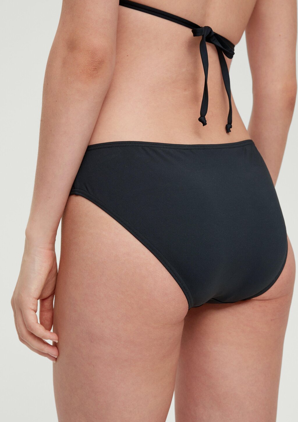 Bikinihose mit Lochstickerei