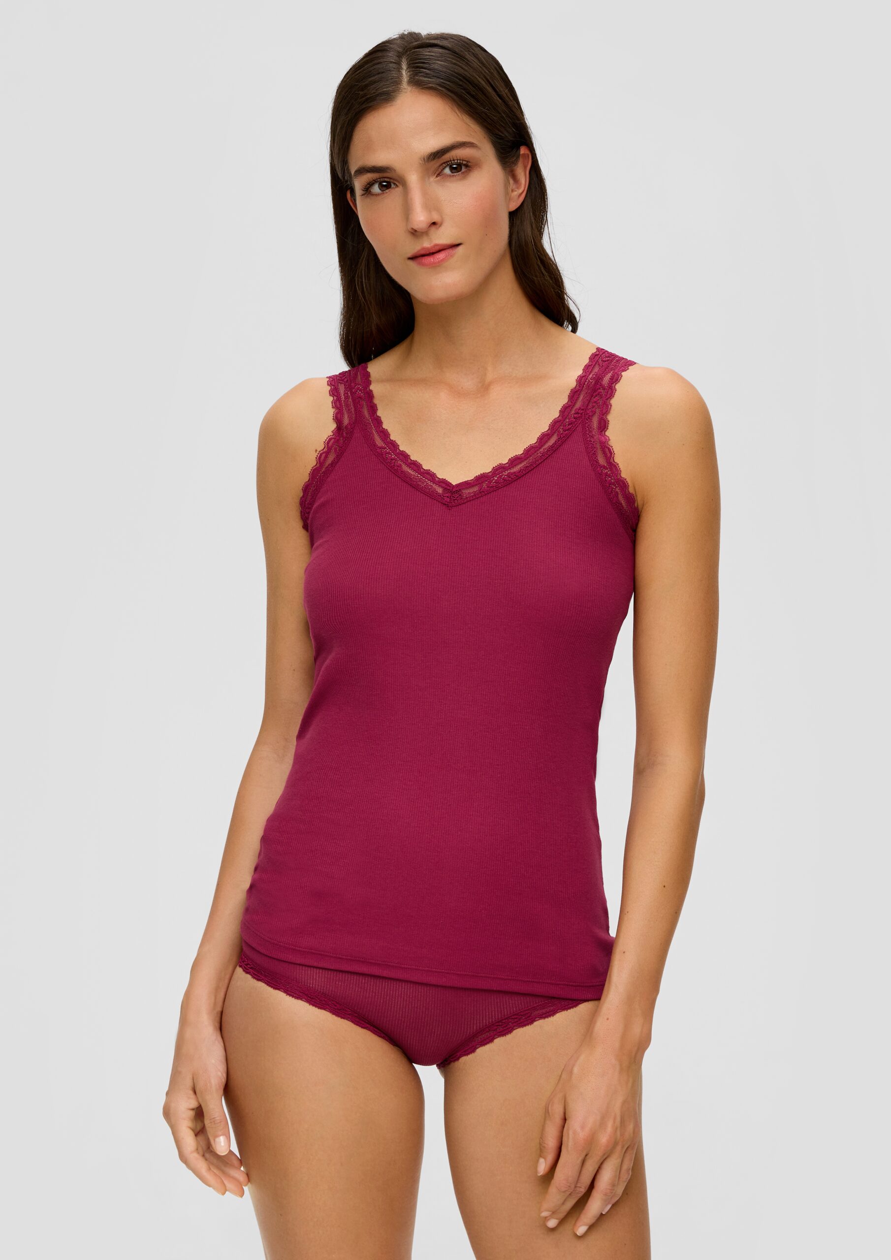 Schlaftop mit Spitzenträgern