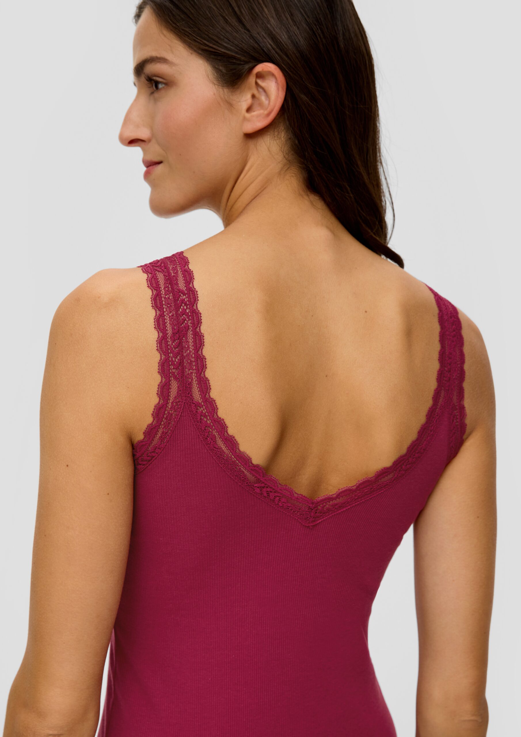 Schlaftop mit Spitzenträgern