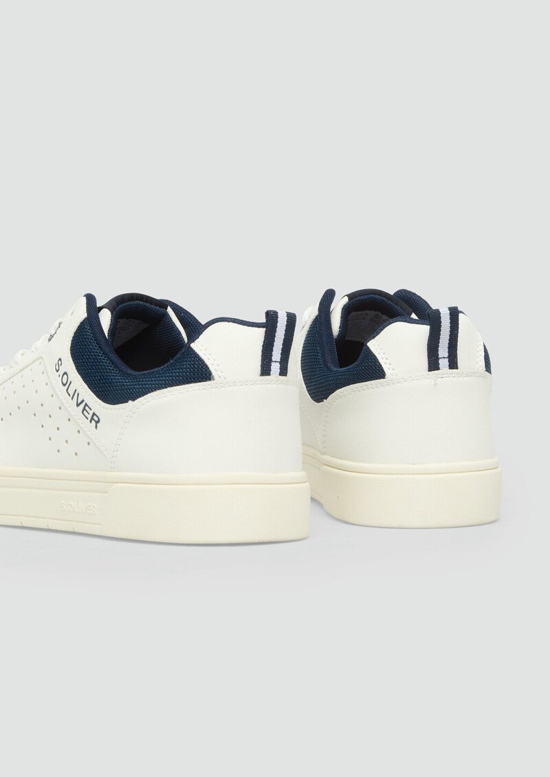 Cleane Sneaker mit Cut-out-Details