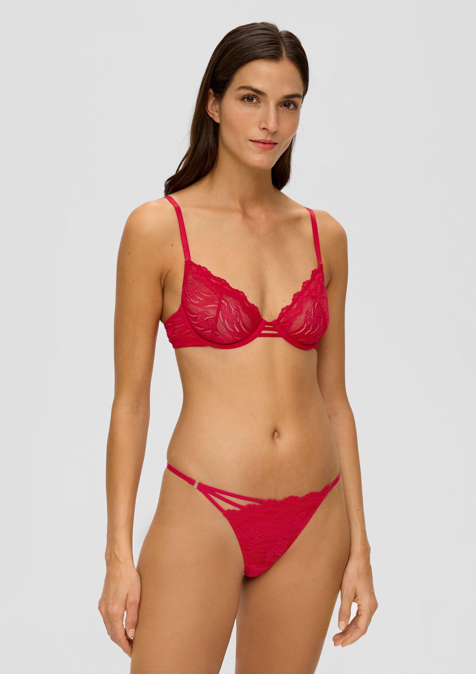 String mit Cut-out-Detail