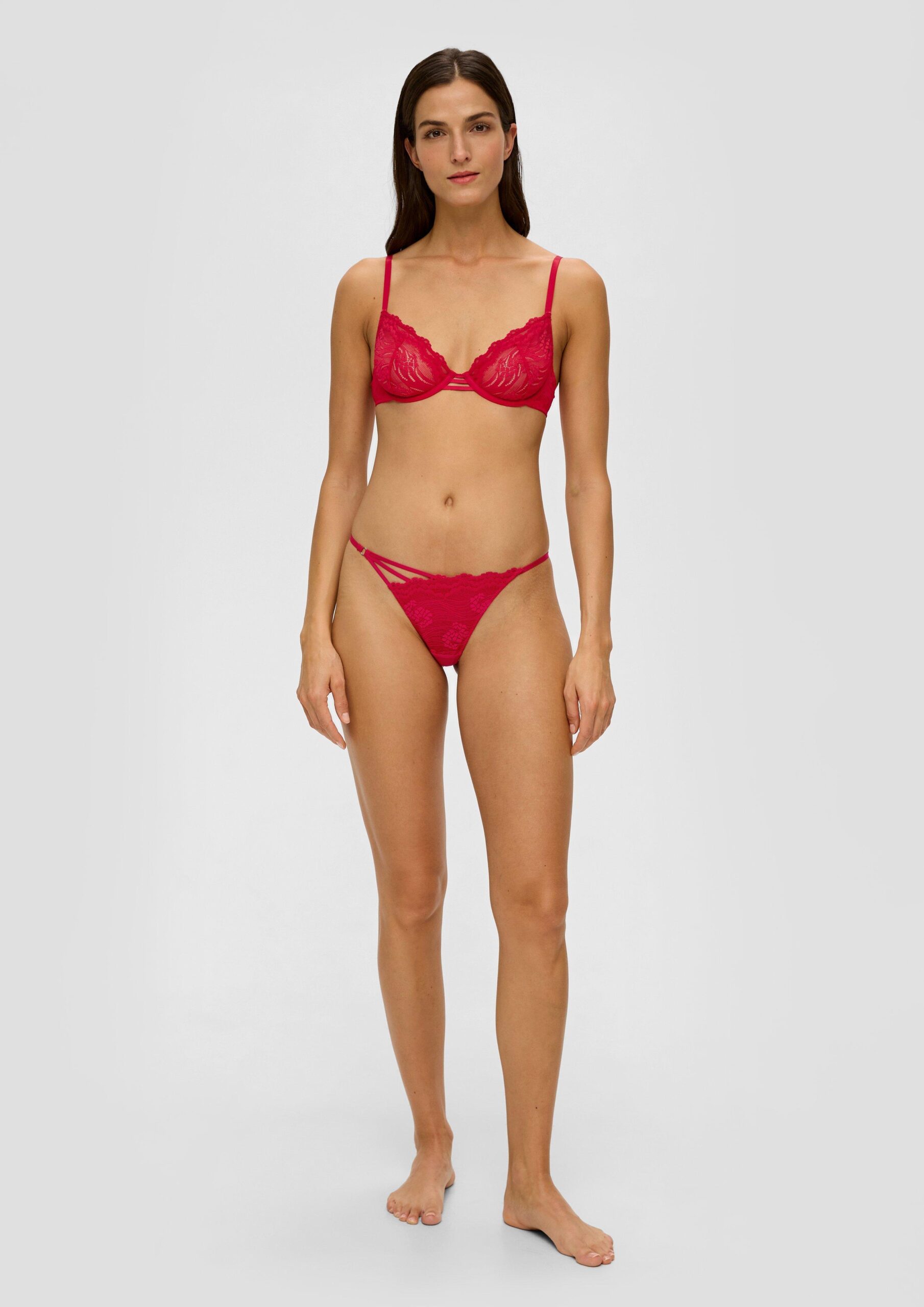 String mit Cut-out-Detail