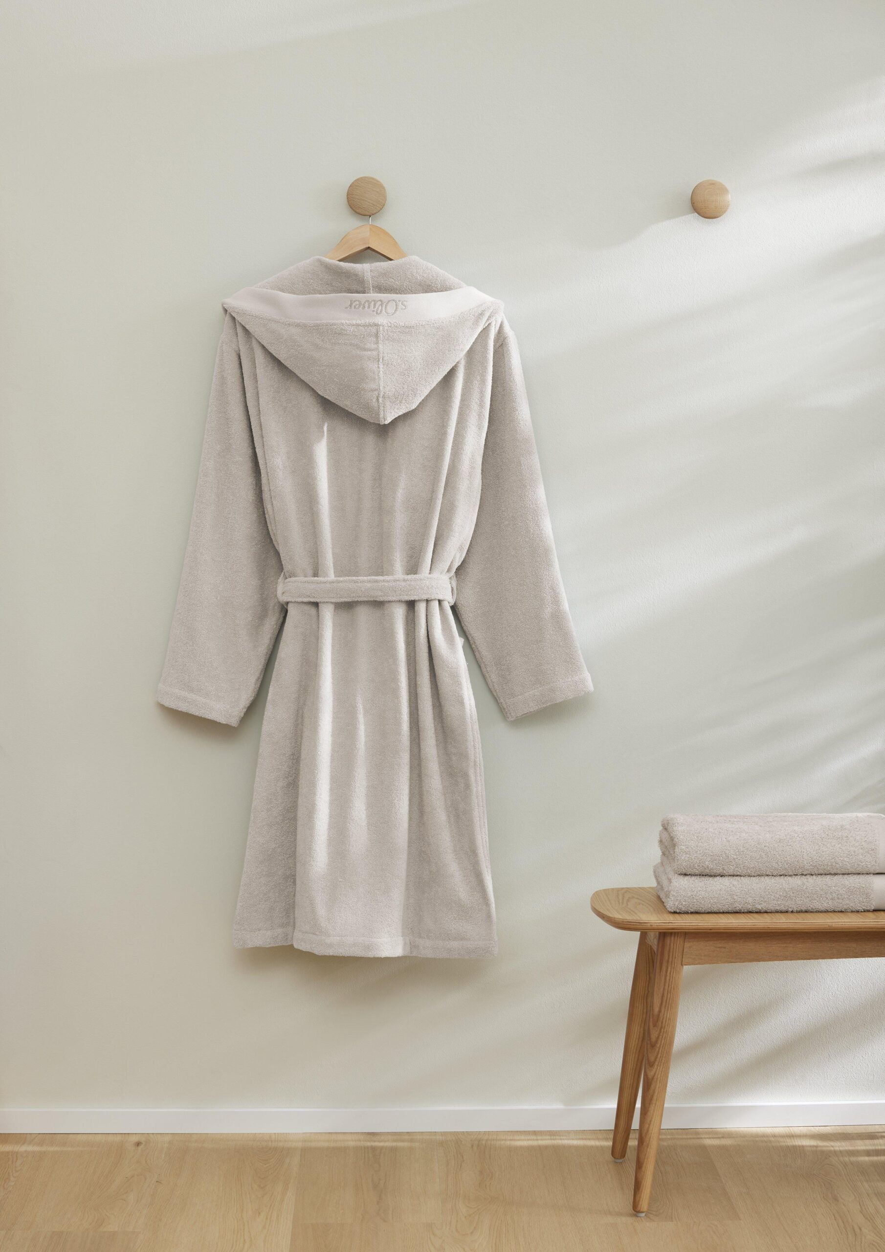 Frotteebademantel mit Kapuze