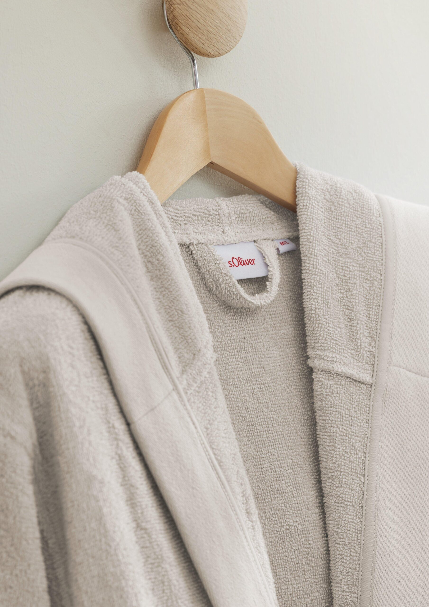 Frotteebademantel mit Kapuze