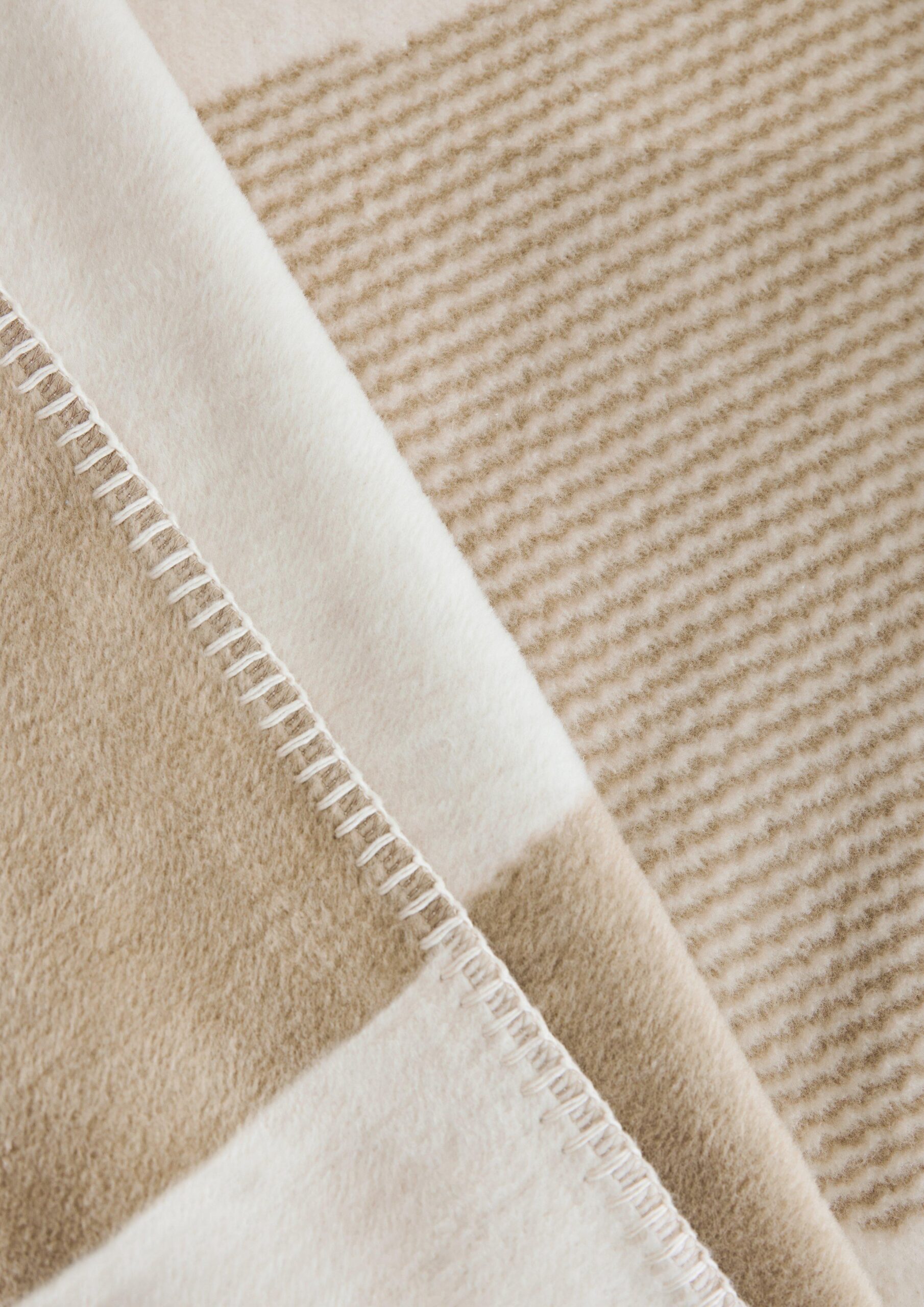 Kuschelige Decke aus Jacquard