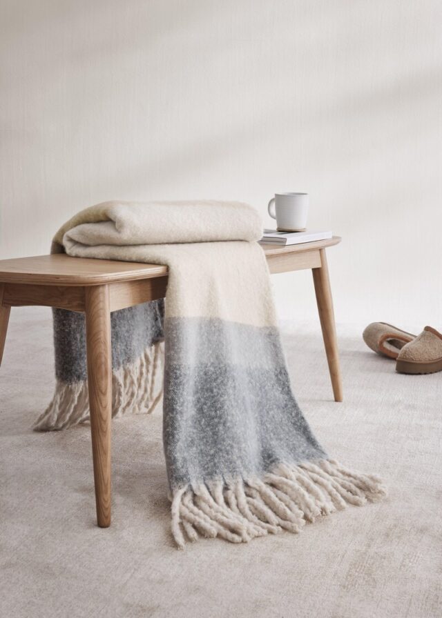 Karierte Decke mit Fransen