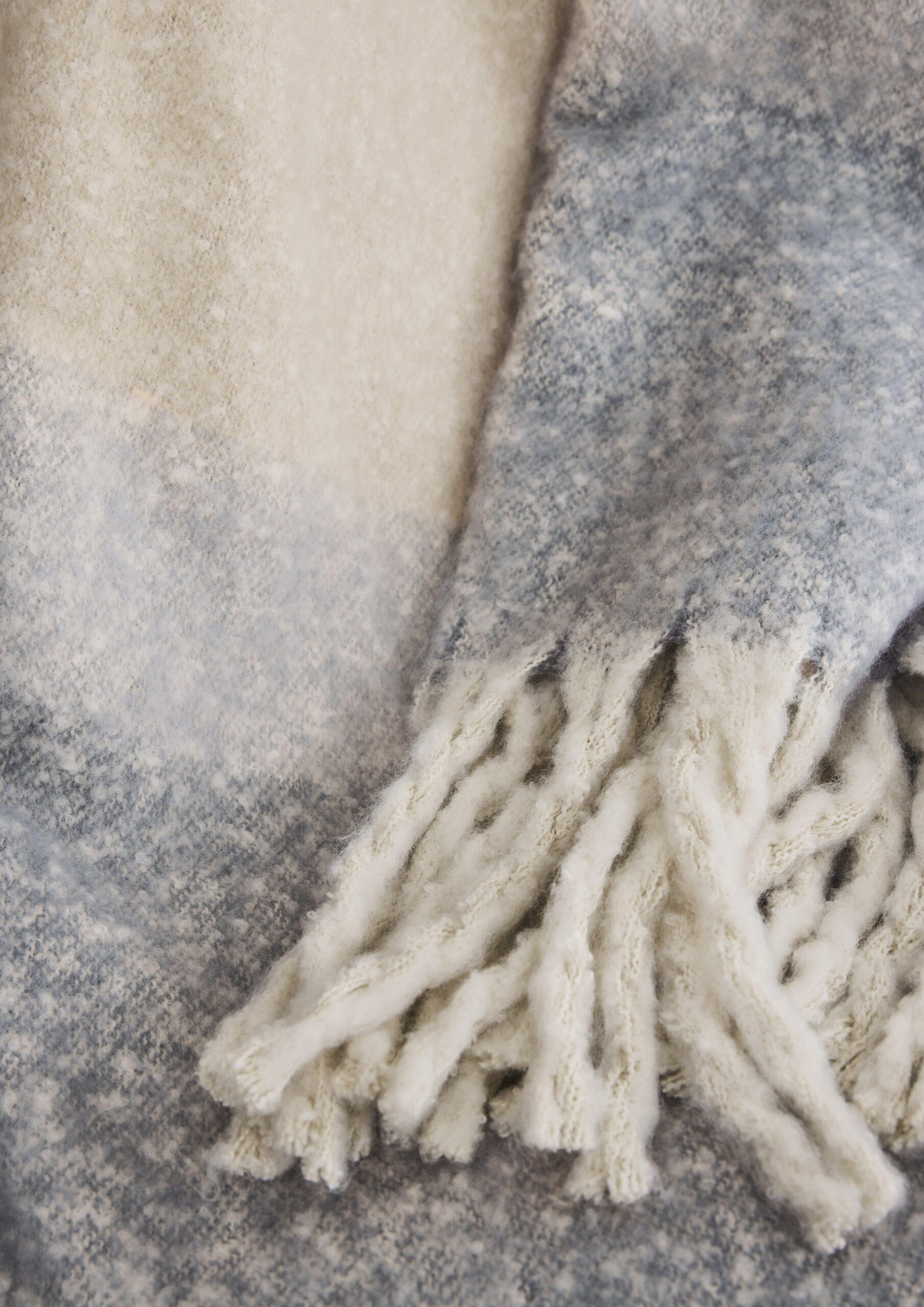 Karierte Decke mit Fransen