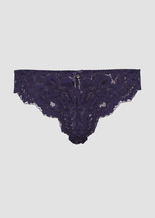 String aus Spitze mit Cut-out-Detail