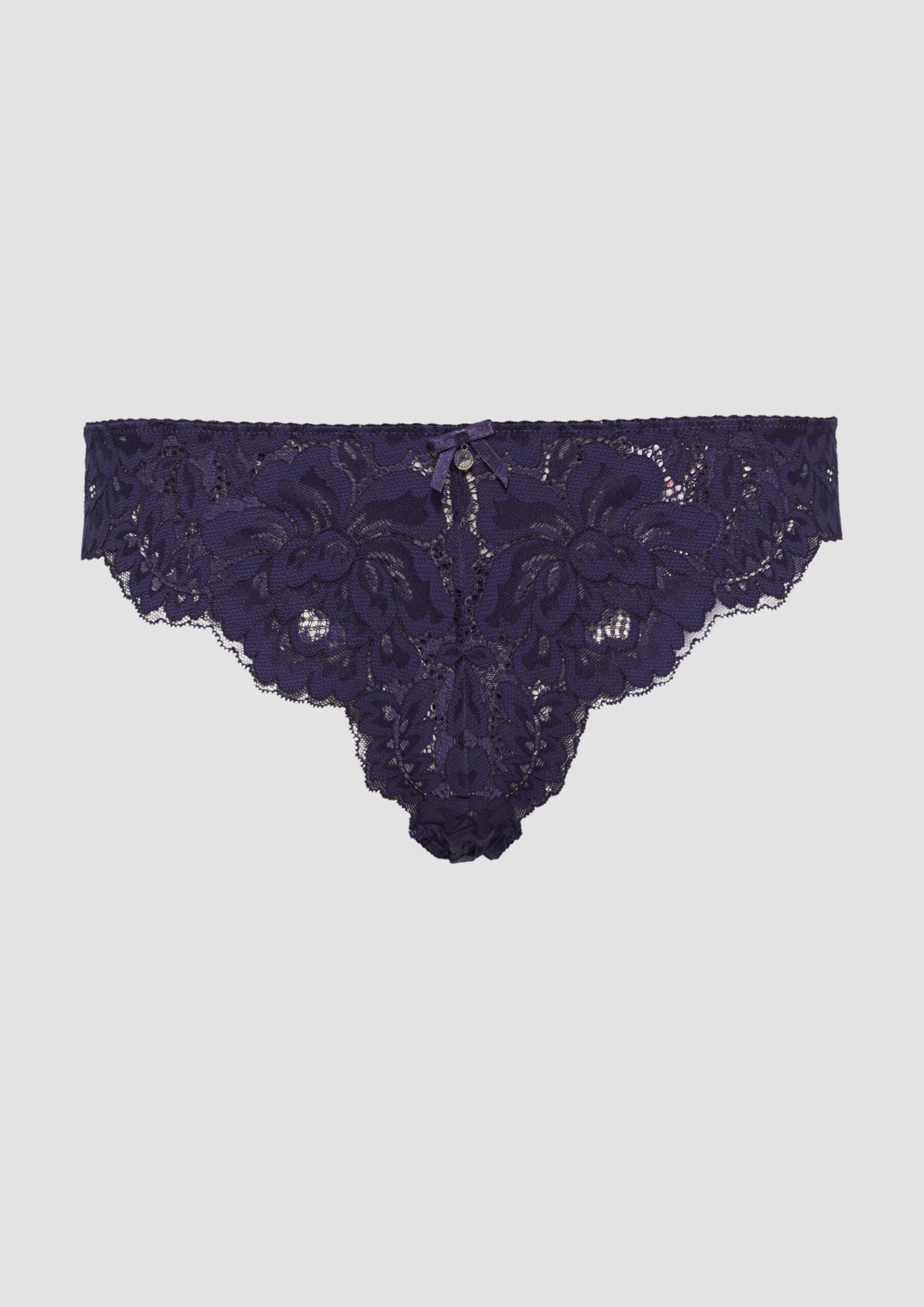 String aus Spitze mit Cut-out-Detail