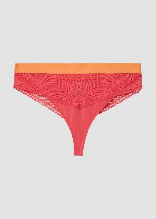 String mit Spitzen-Details