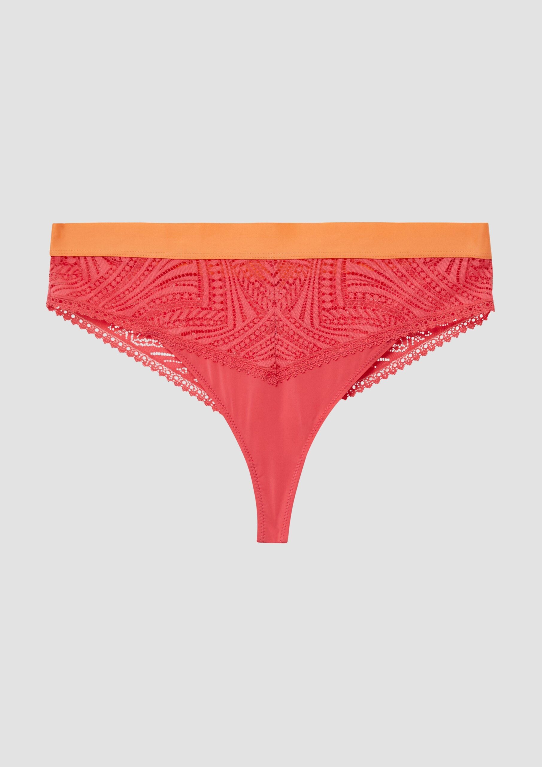 String mit Spitzen-Details