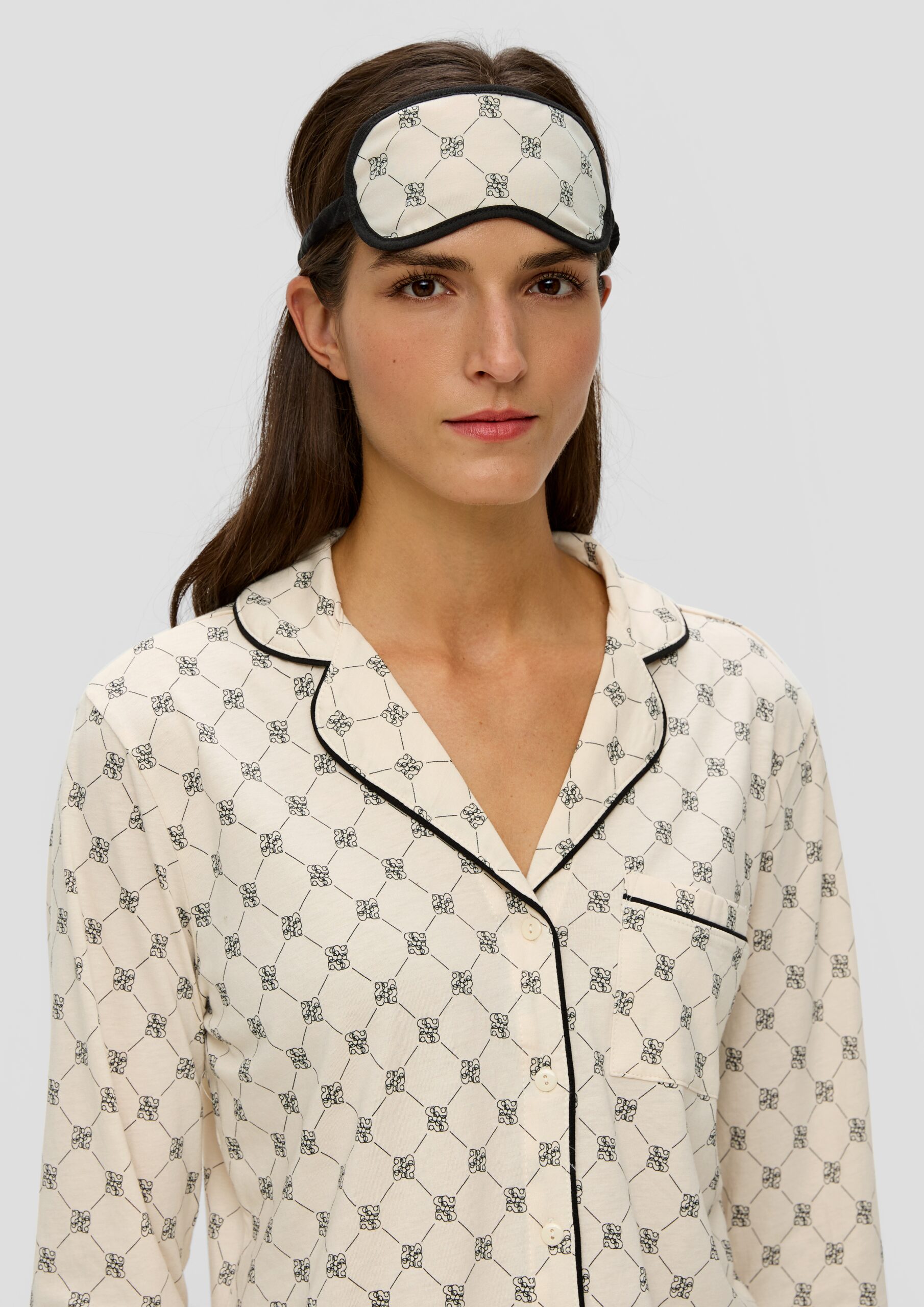 Langes Pyjama-Set mit Schlafmaske