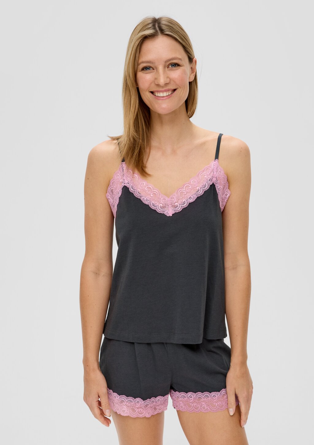 Kurzes Pyjama-Set mit Spitzen-Details