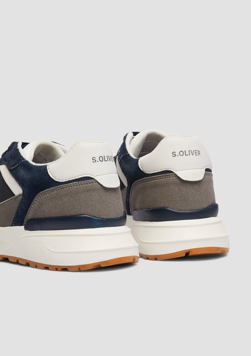 Sneaker mit Kontrast-Details