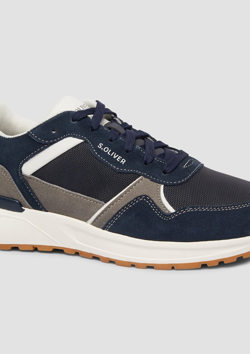 Sneaker mit Kontrast-Details