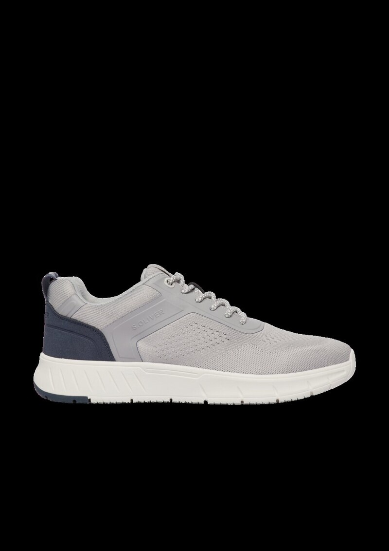 Sneaker im sportiven Look