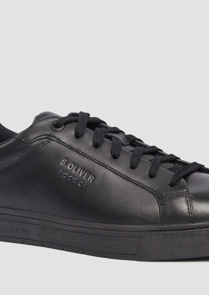 Schnürer aus Leder mit Logo-Detail