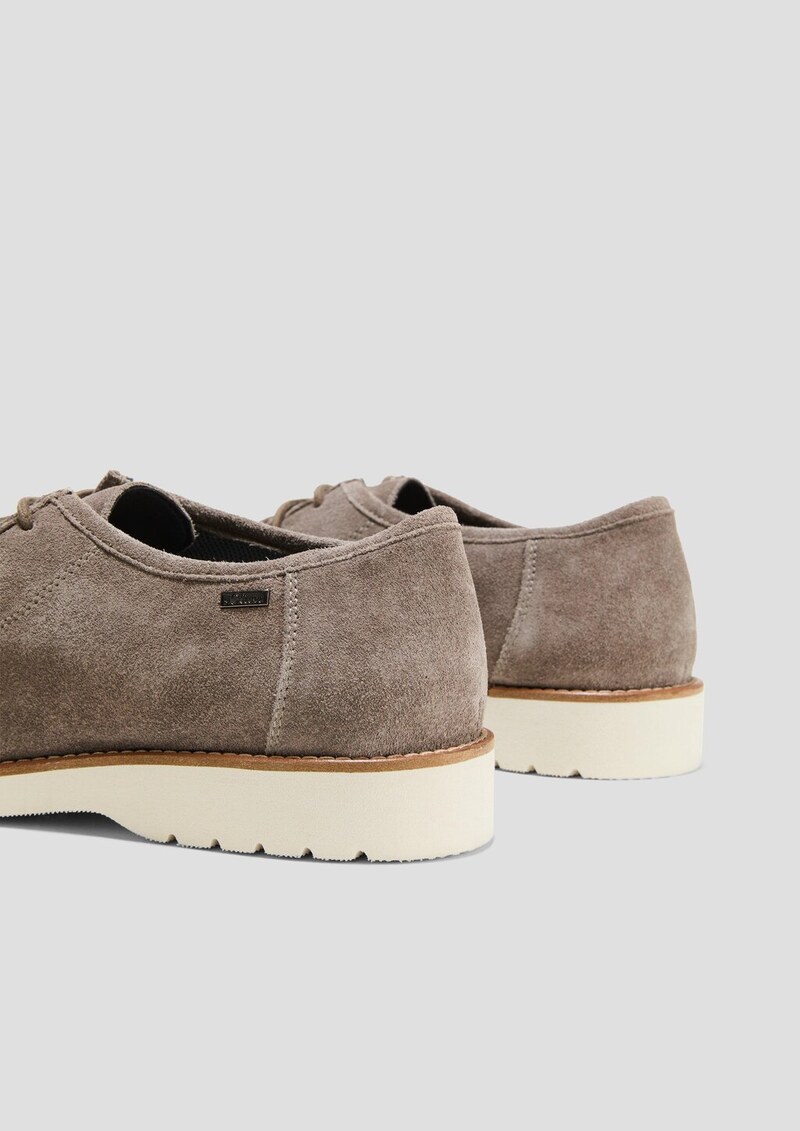 Slipper aus Leder mit Ziernähten