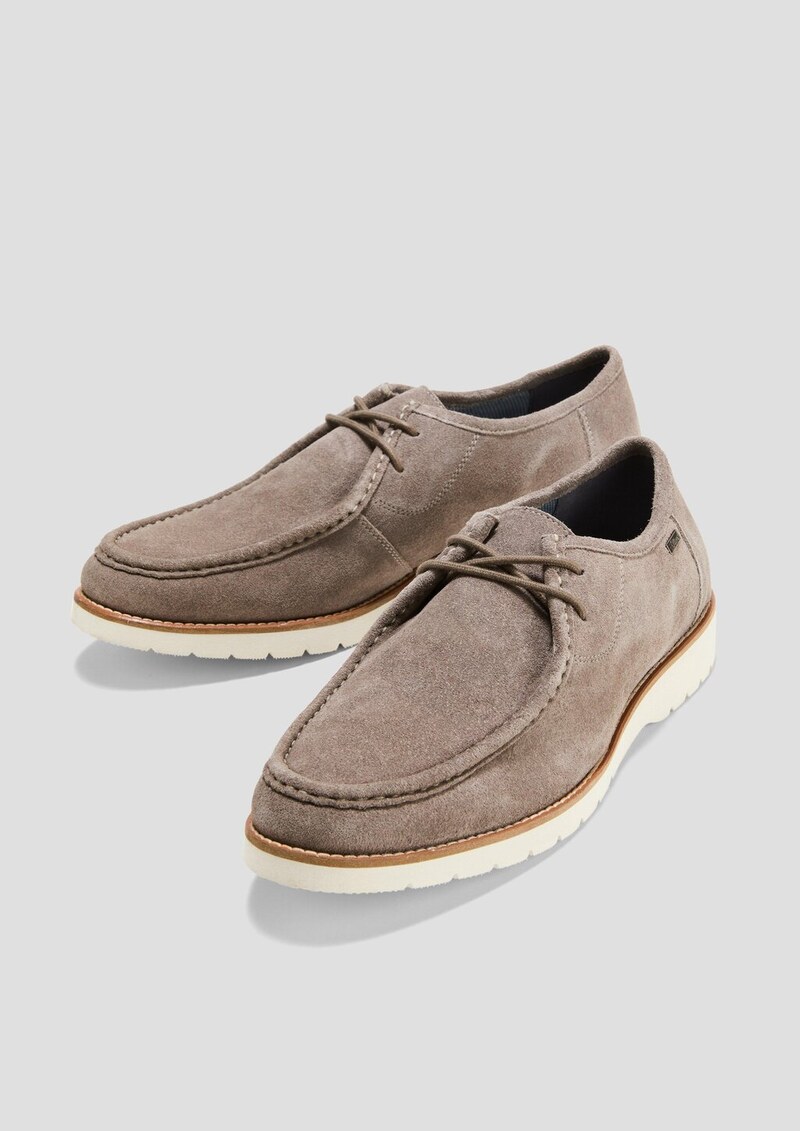 Slipper aus Leder mit Ziernähten