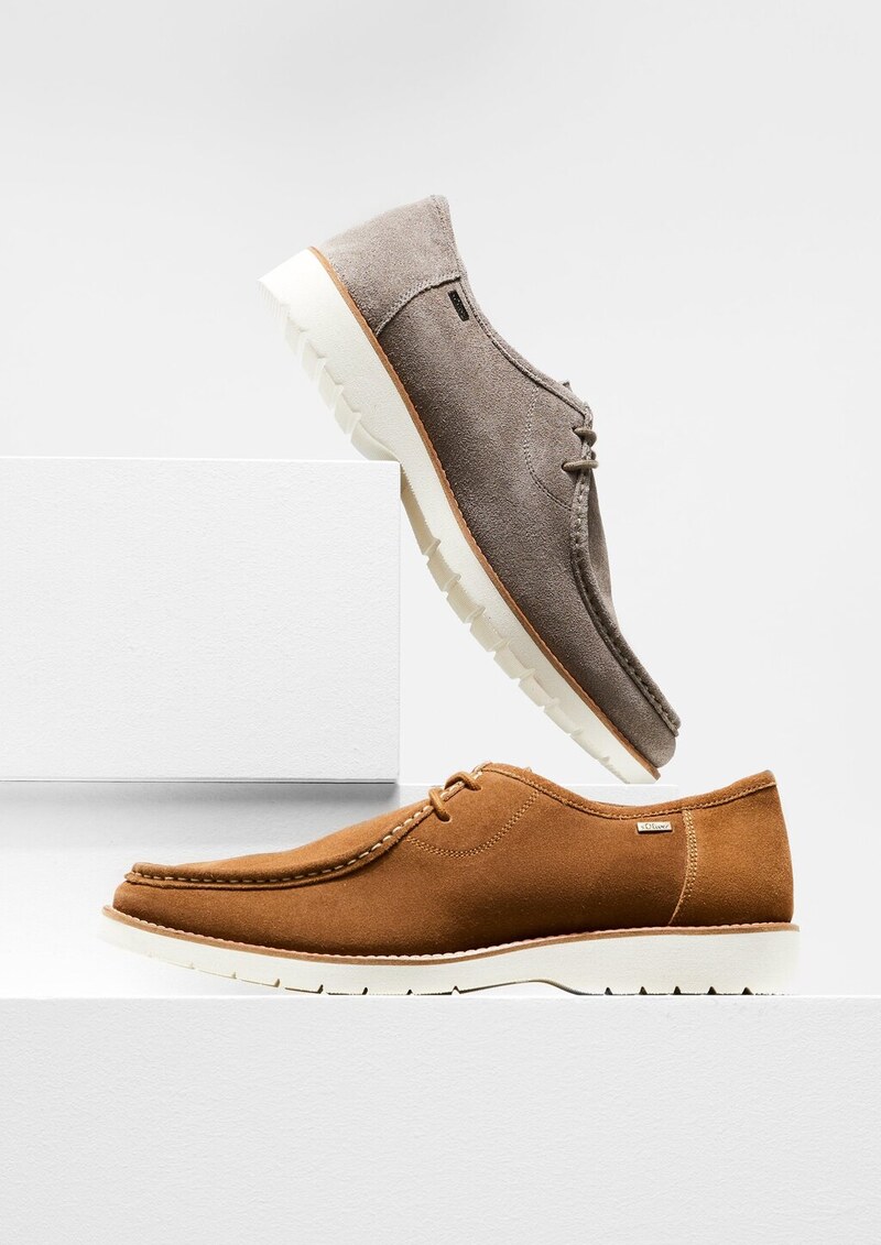 Slipper aus Leder mit Ziernähten