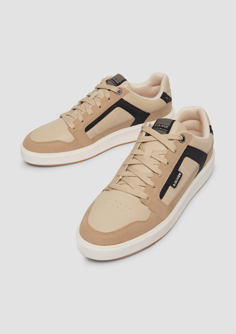 Sneaker mit Kontrast-Details