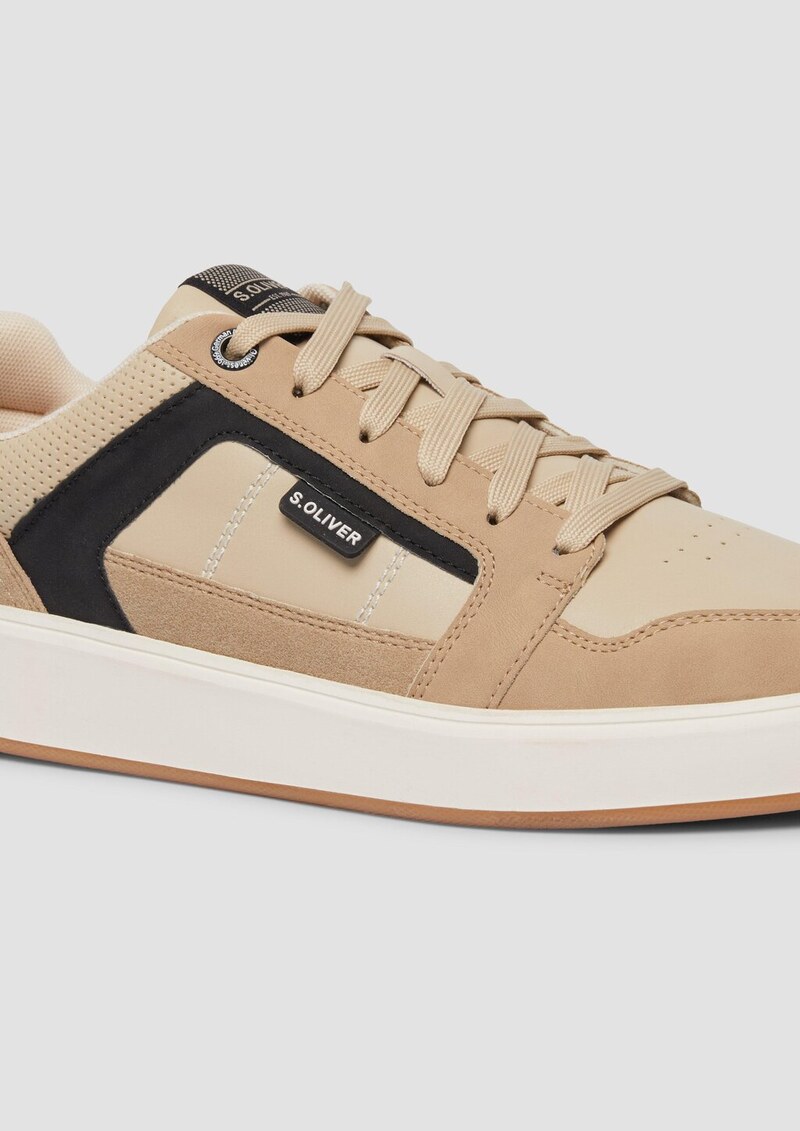 Sneaker mit Kontrast-Details