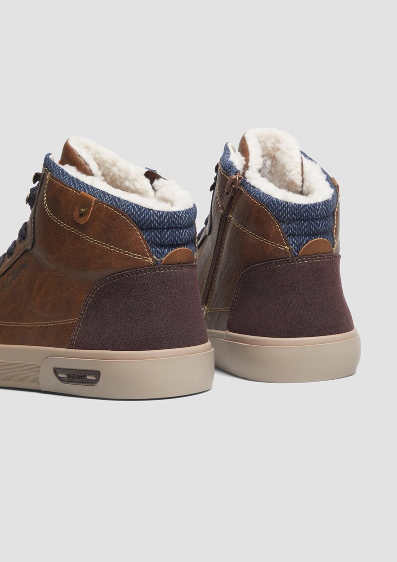 Gefütterte Stiefel mit Logo-Detail