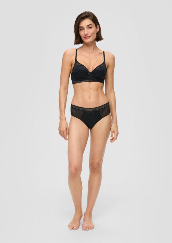 String in semitransparenter Mesh-Optik