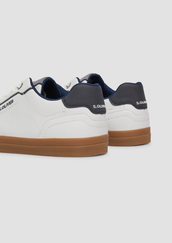 Sneaker mit Kontrast-Details