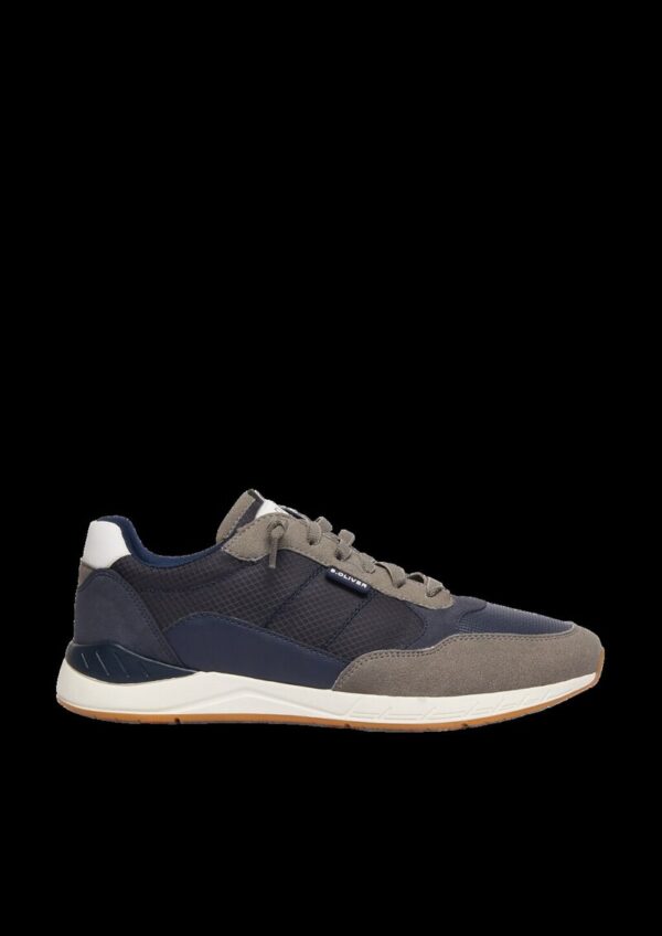 Slipper im sportiven Look