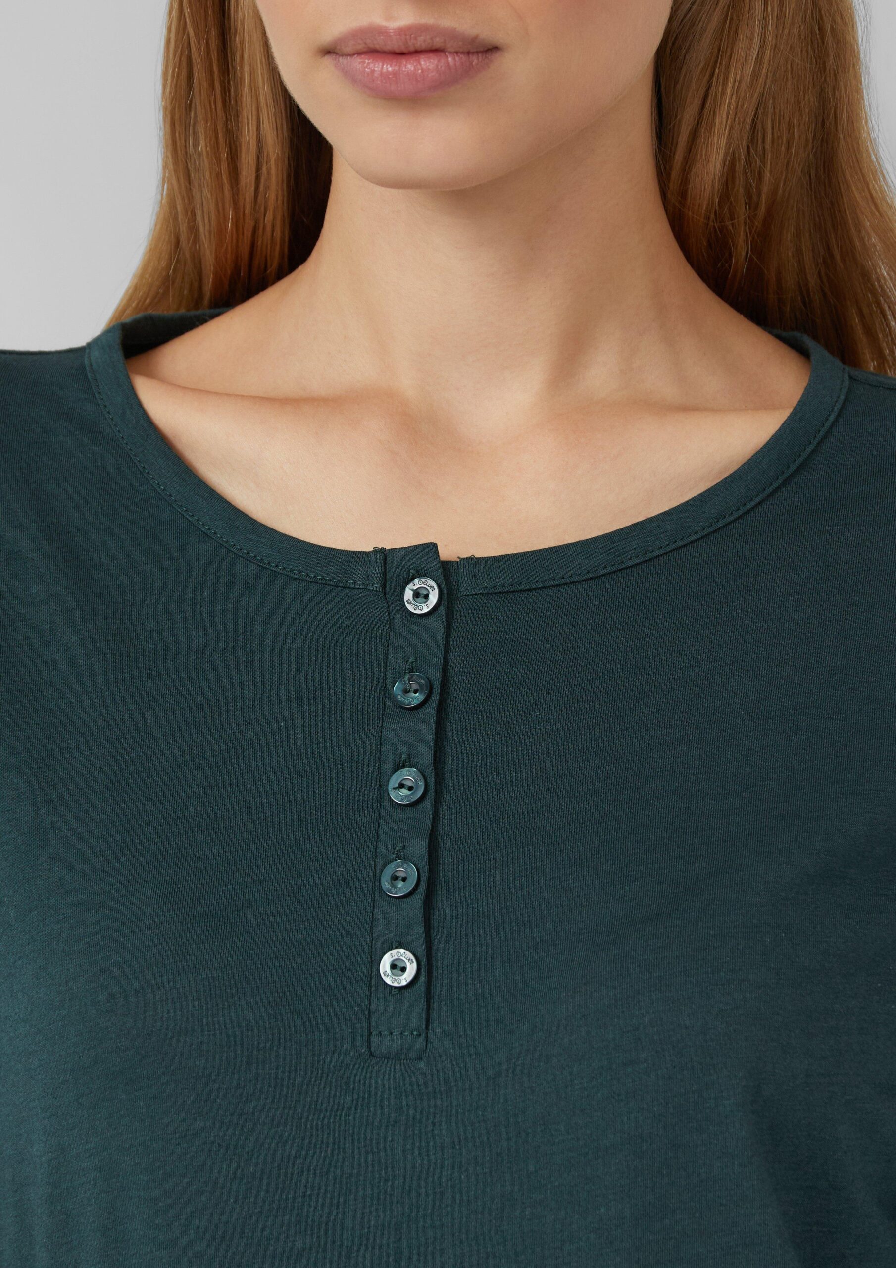 Unifarbenes Pyjama-Oberteil mit kurzer Zierknopfleiste