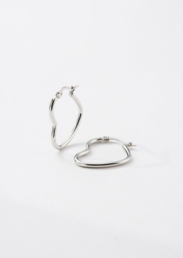 Herzförmige Creolen aus Edelstahl