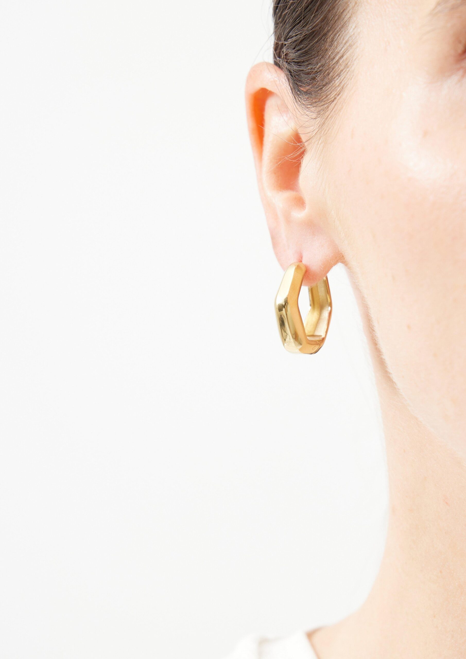 Moderne Creolen aus Edelstahl