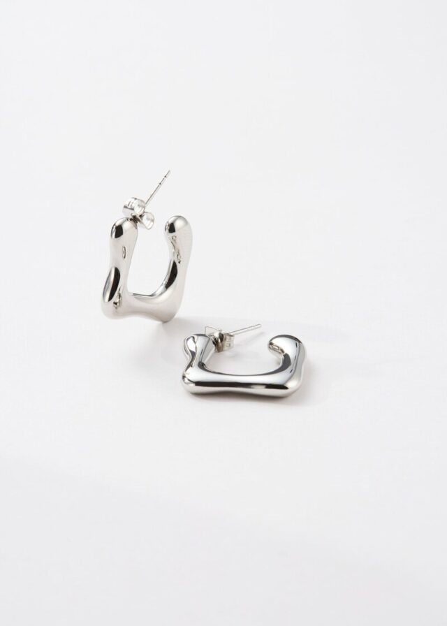 Moderne Creolen aus Edelstahl