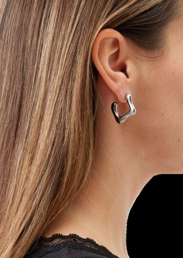 Moderne Creolen aus Edelstahl