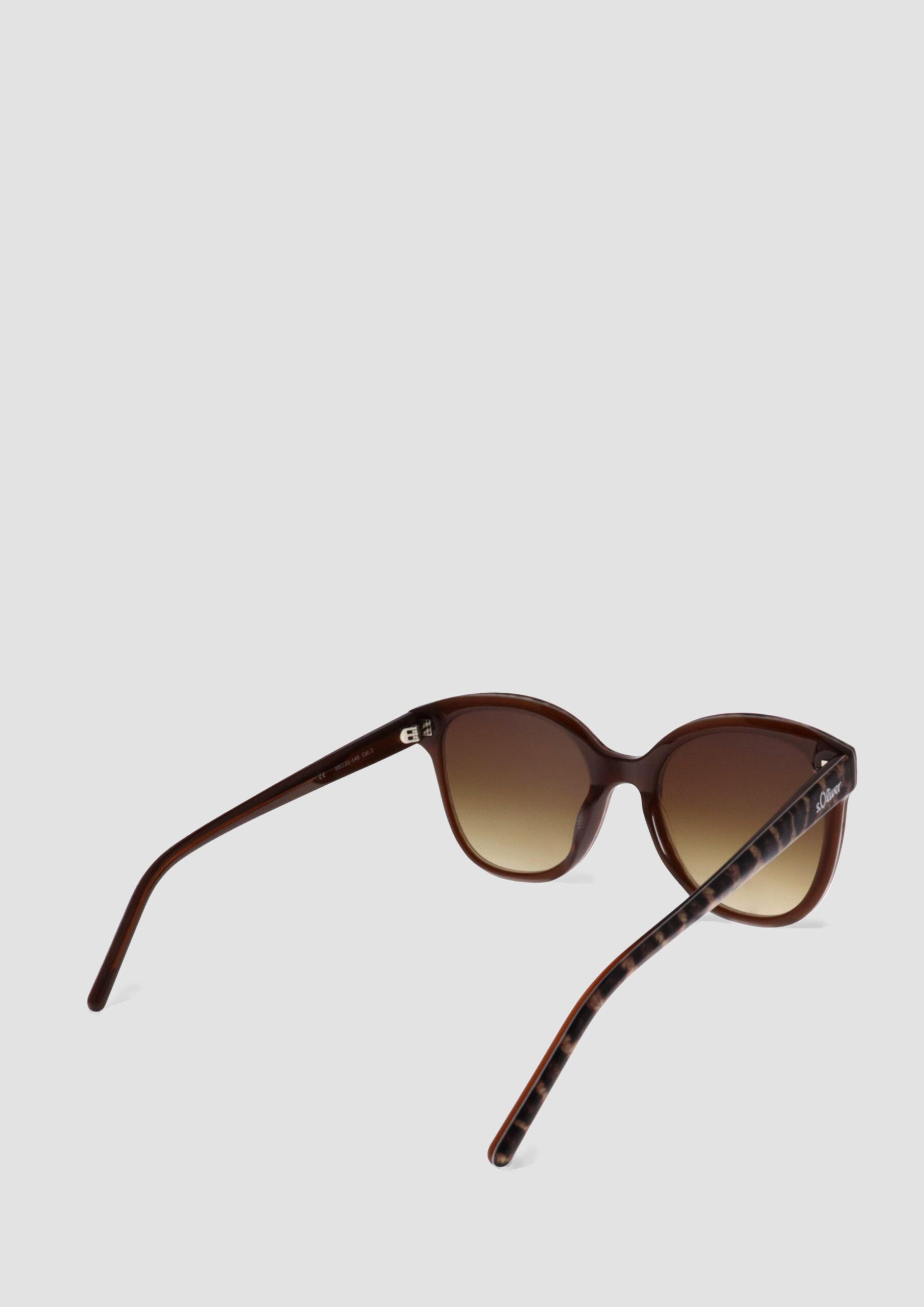 Sonnenbrille mit klassischem Rahmen