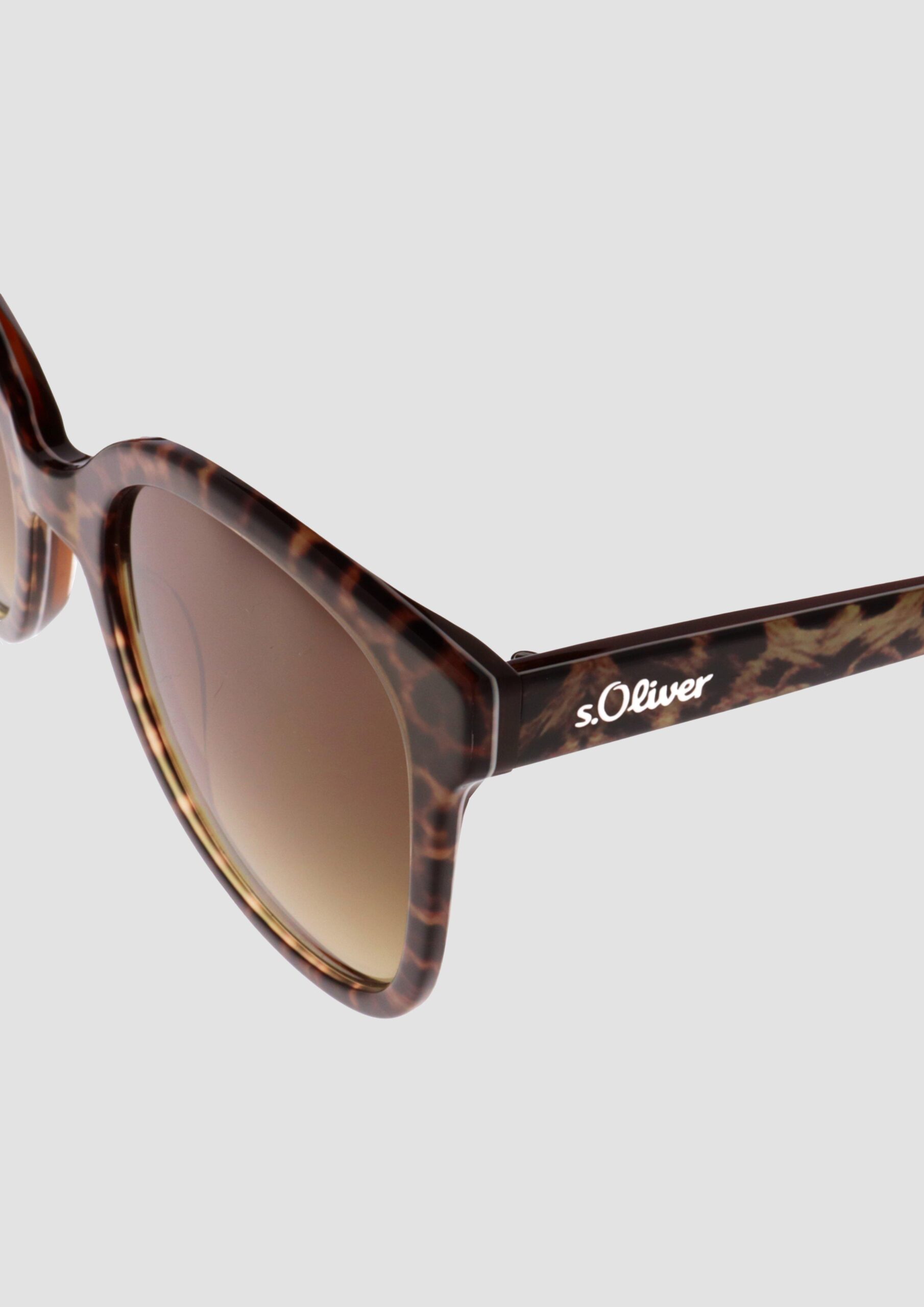 Sonnenbrille mit klassischem Rahmen