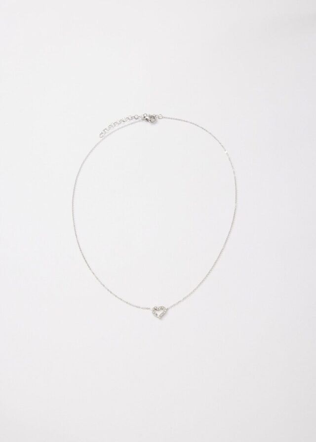 Silberne Halskette mit Herz-Detail
