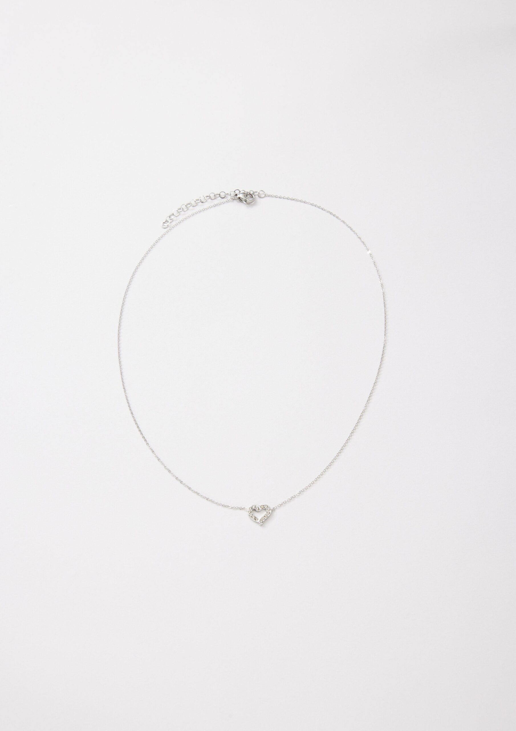 Silberne Halskette mit Herz-Detail