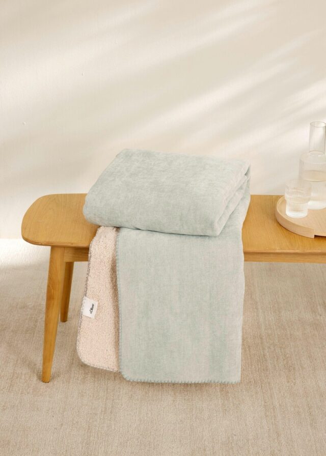 Unifarbene Lounge-Decke