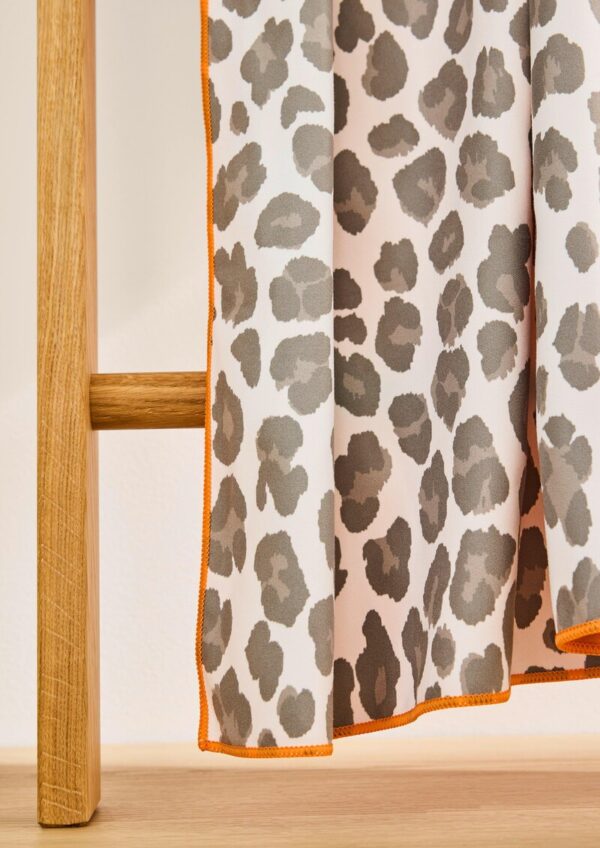 Strandlaken mit Leo-Muster