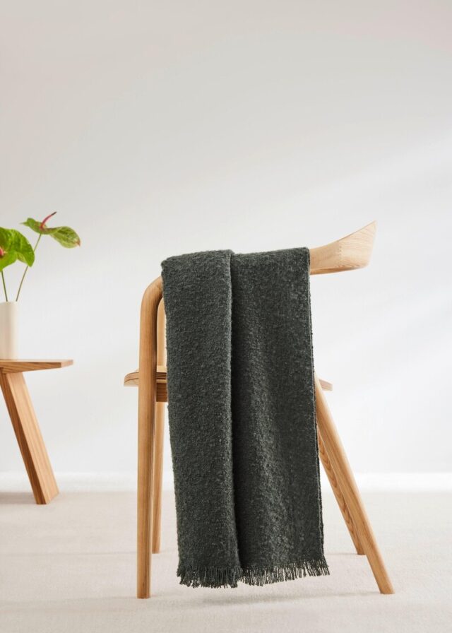 Weiche Decke mit Fransen