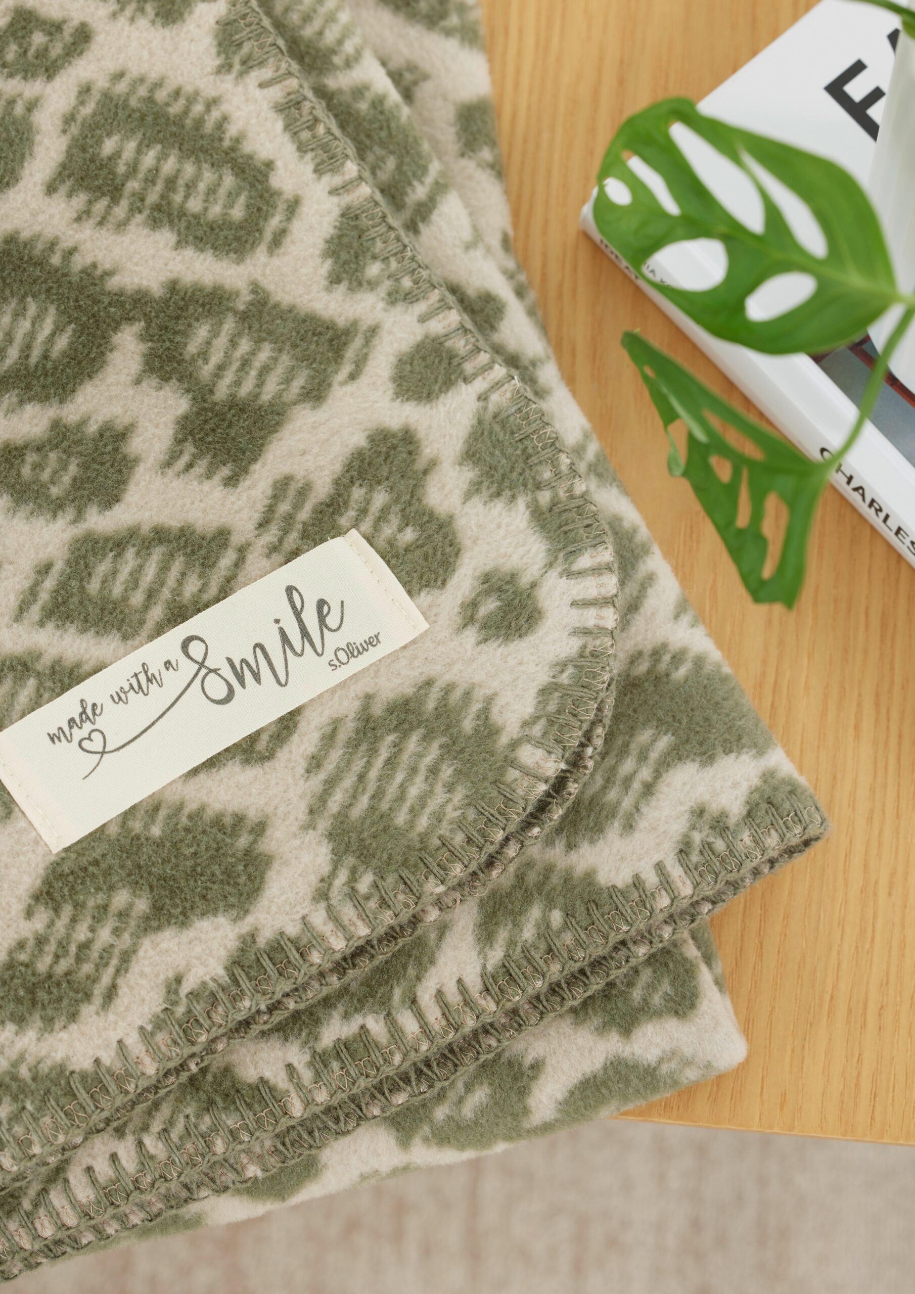 Kuschelige Decke mit Leo-Muster