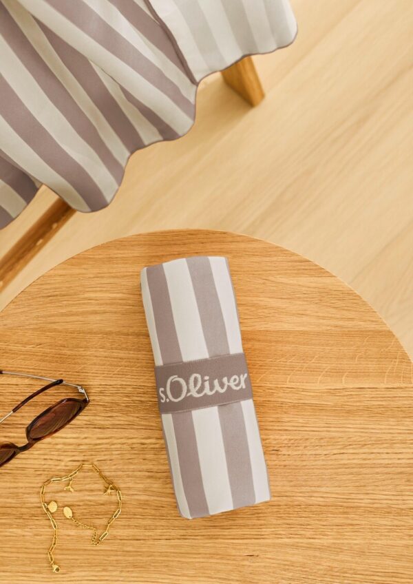 Strandlaken im Streifen-Design