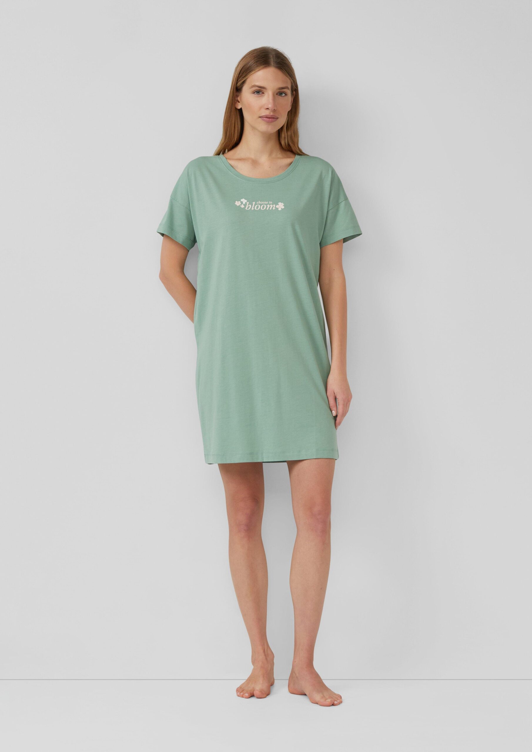 Nachthemd mit kleinem Frontprint und Rundhalsausschnitt