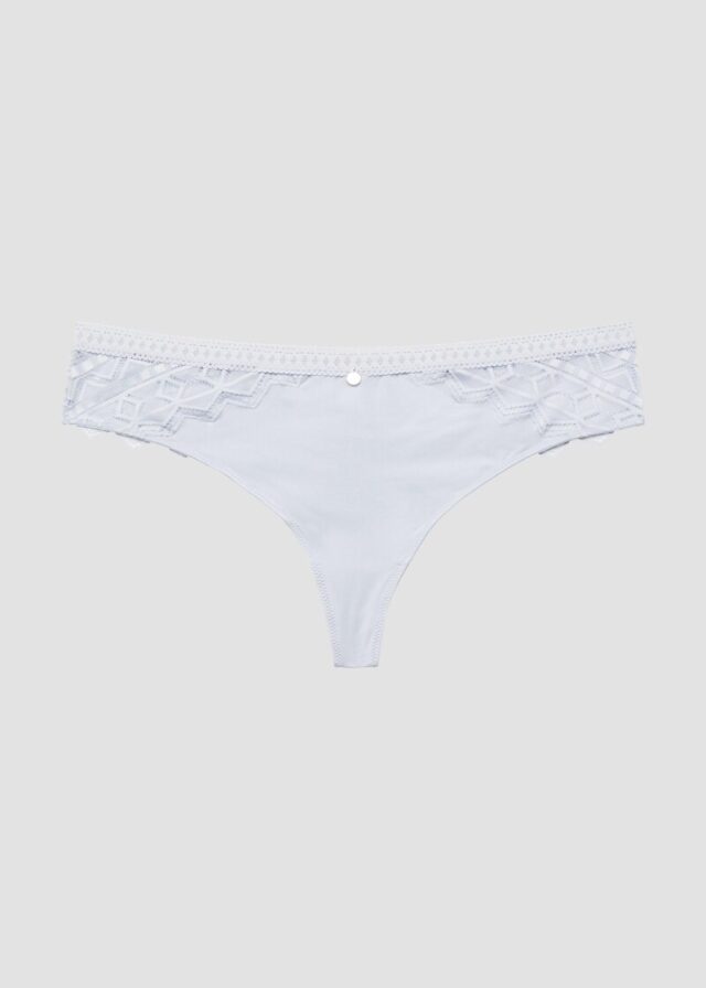 String mit Spitzen-Detail