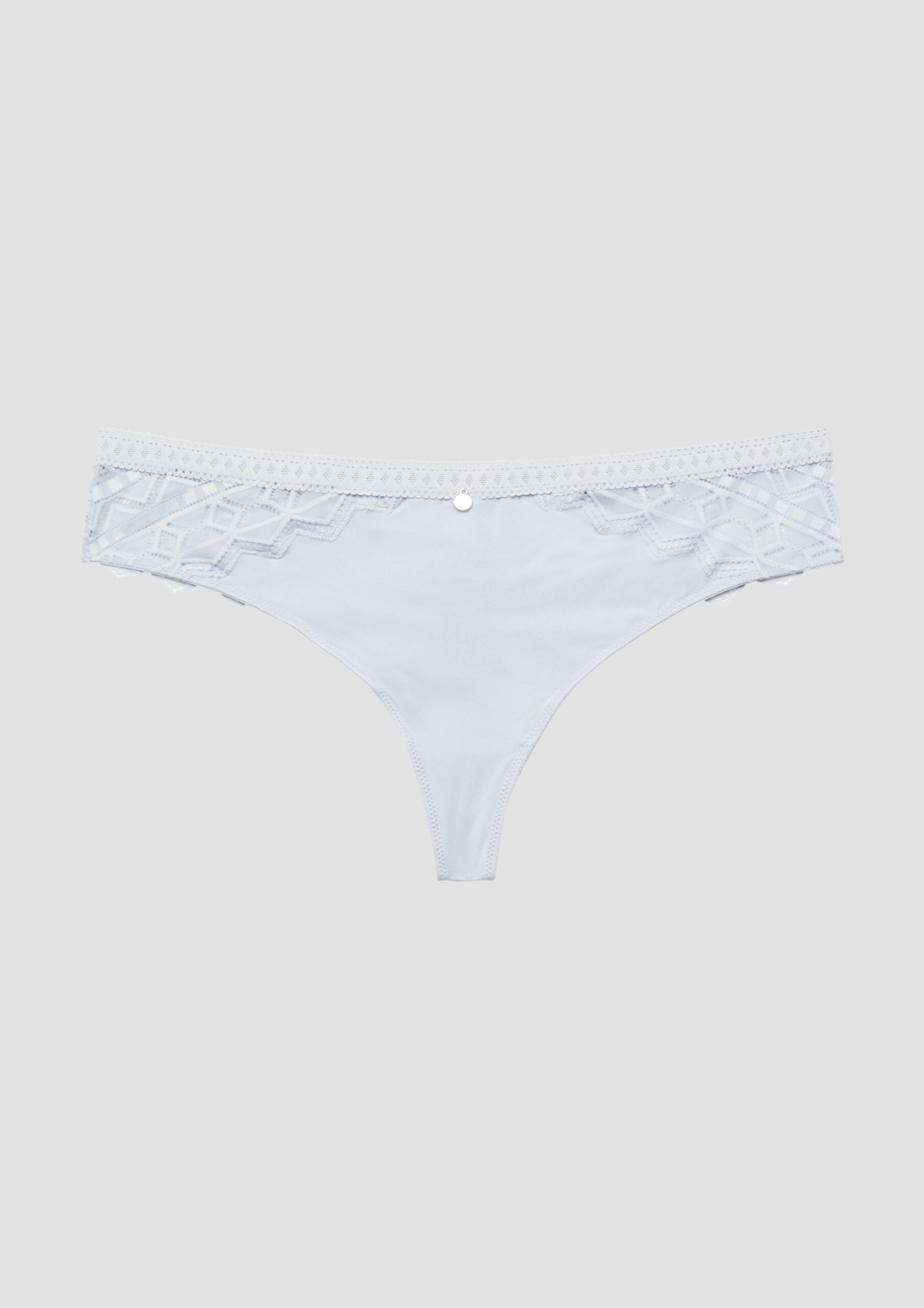 String mit Spitzen-Detail