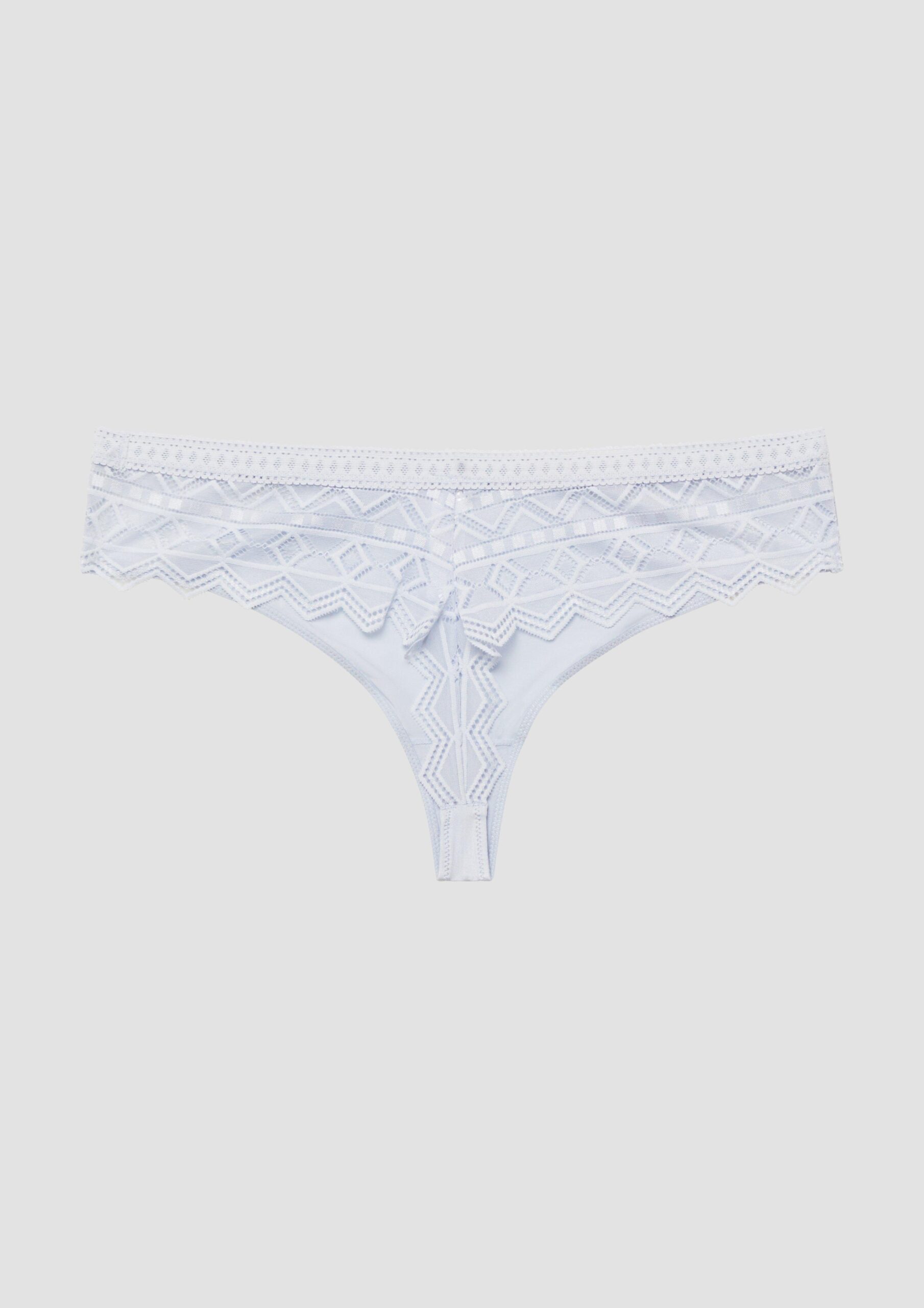 String mit Spitzen-Detail