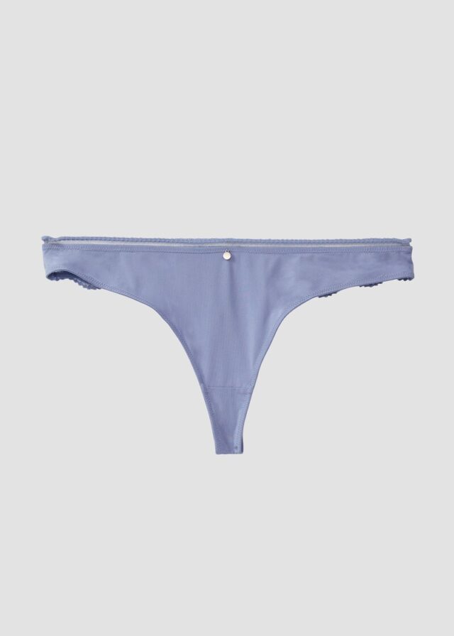 String aus feiner Spitze